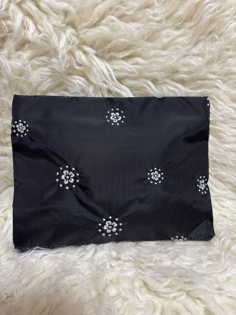 ❤️新品・タグ付き　LeSportsac 刺繍入りブラック ショルダーバッグ❤️