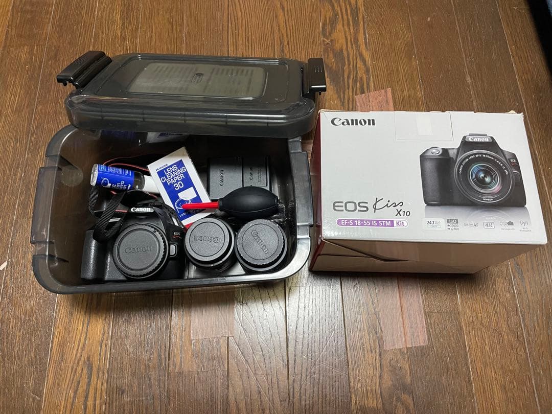 Canon EOS Kiss X10デジタル一眼レフ　標準、単焦点レンズ付き