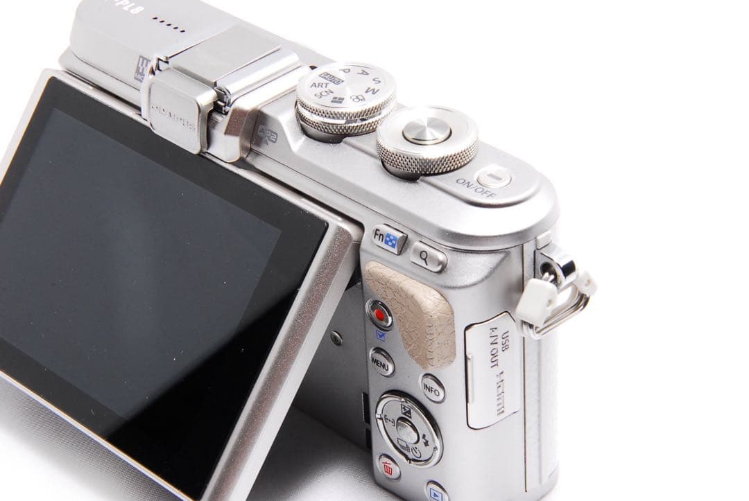 美品 OLYMPUS PEN E-PL8 レンズセット ホワイト S数 615回