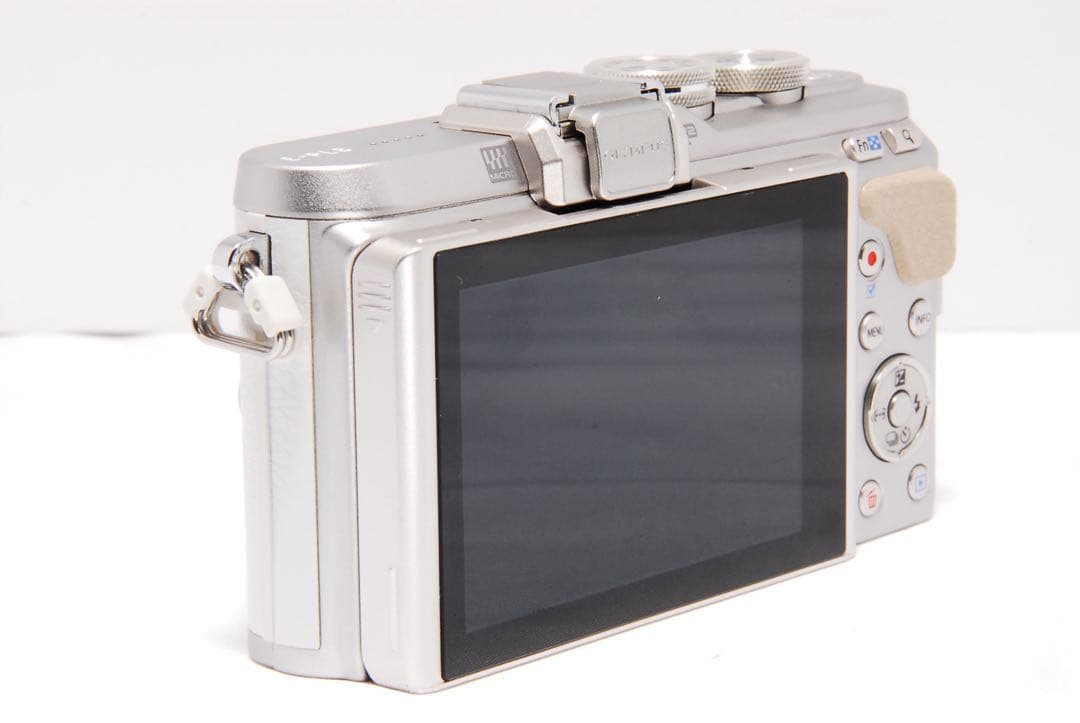 美品 OLYMPUS PEN E-PL8 レンズセット ホワイト S数 615回