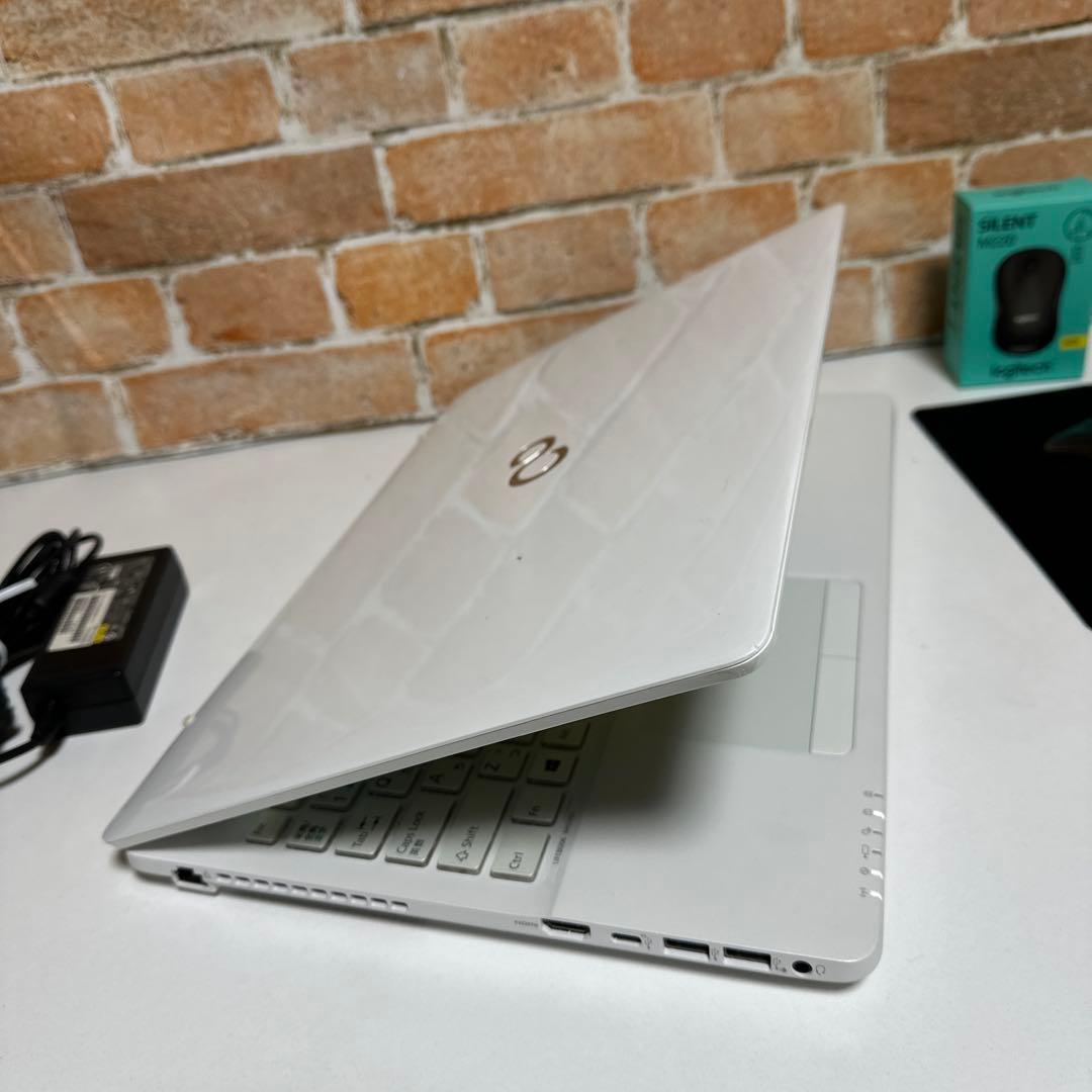 美品富士通ノートPC Core i7 SSD メモリ8GB Win11オフィス付