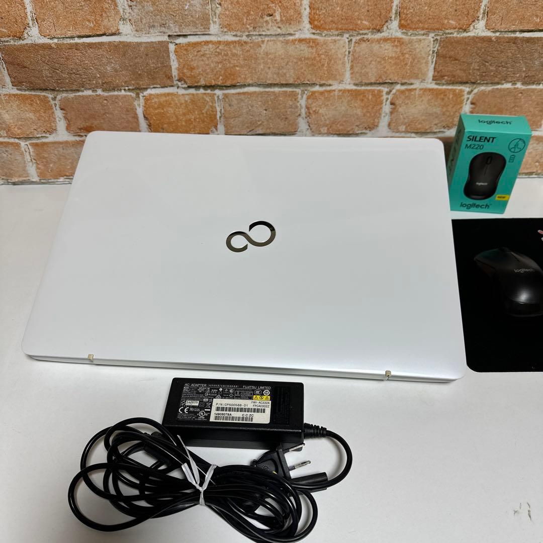 美品富士通ノートPC Core i7 SSD メモリ8GB Win11オフィス付