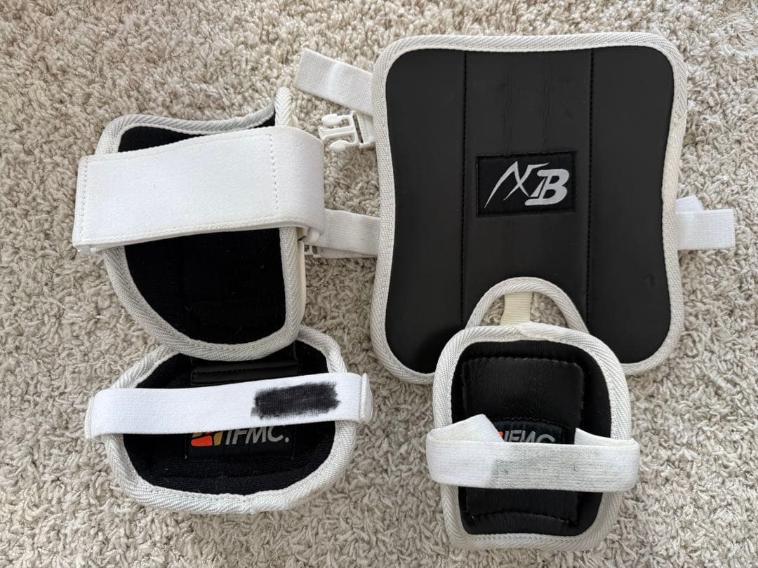 人気　#アクセフ　#エルボーガード　#フッドガード #ホワイト　#野球