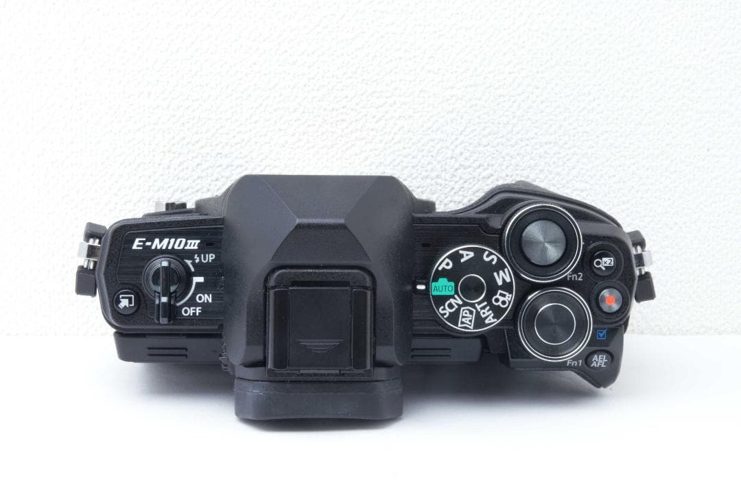 新品級♪OLYMPUS E-M10 Mark III ダブルズーム　人気機種