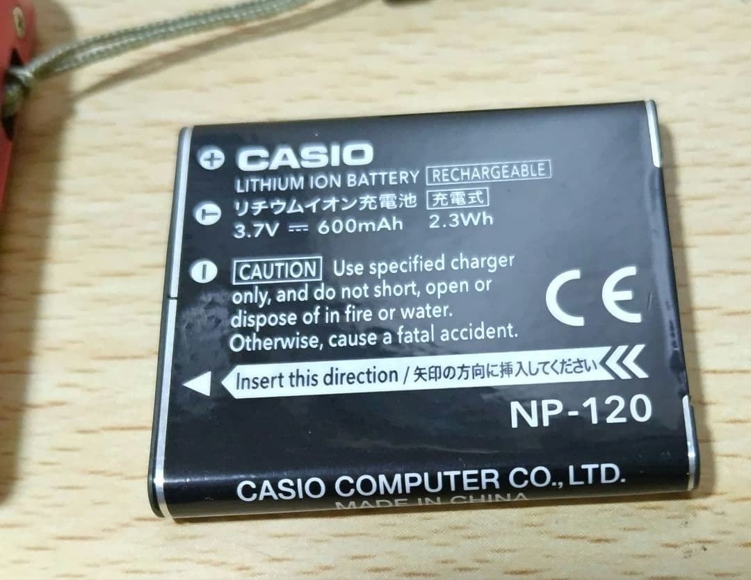 CASIO EXILIM EX-Z900 16.1MP コンパクトデジタルカメラ