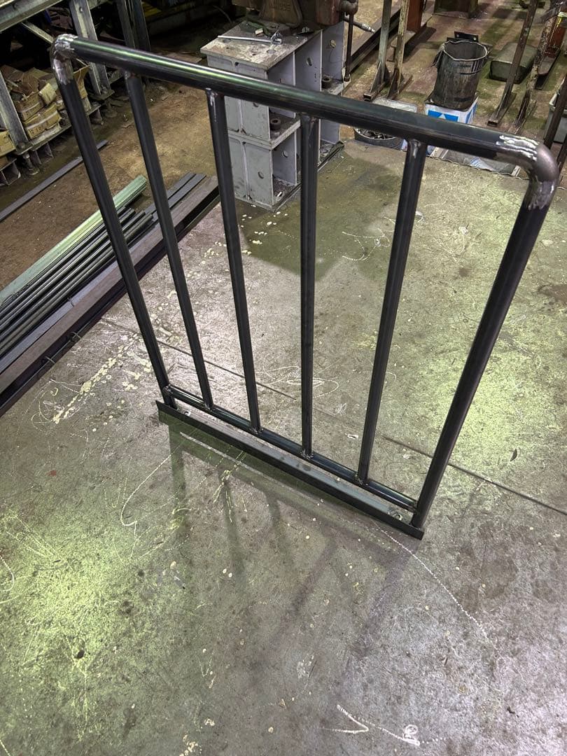 丸パイプ　柵　インテリア　インダストリアル風