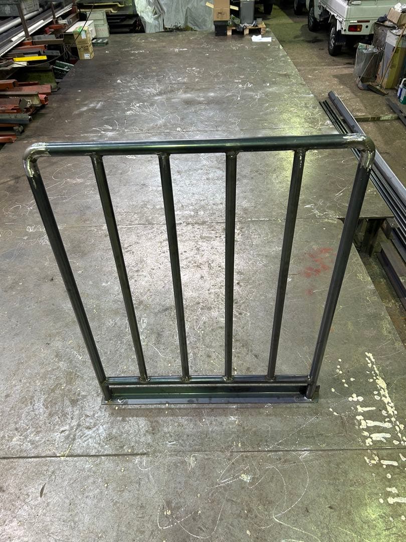 丸パイプ　柵　インテリア　インダストリアル風