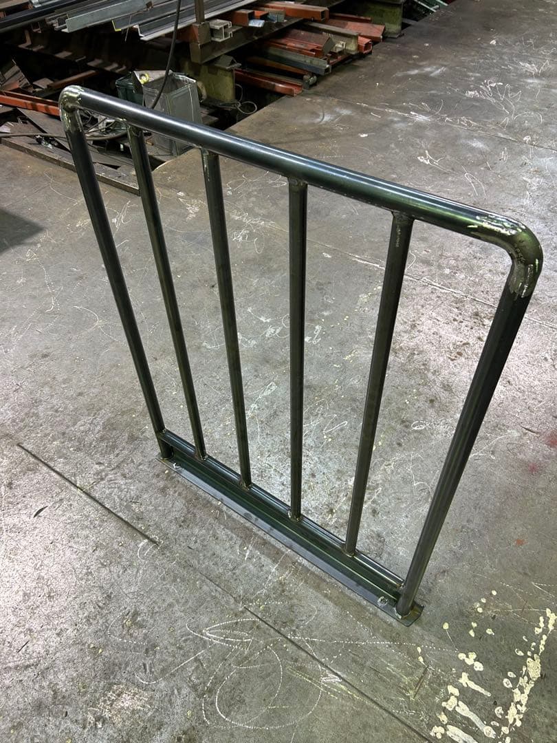 丸パイプ　柵　インテリア　インダストリアル風