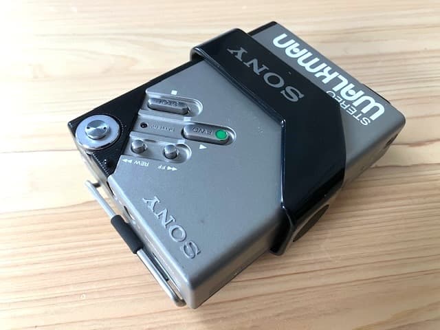 てつ 高音質 整備済完全動作品 ソニー WM-2 ホルダー＆新品ヘッドホン