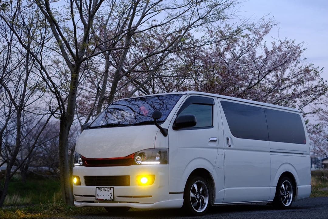 ハイエース　16インチホイール