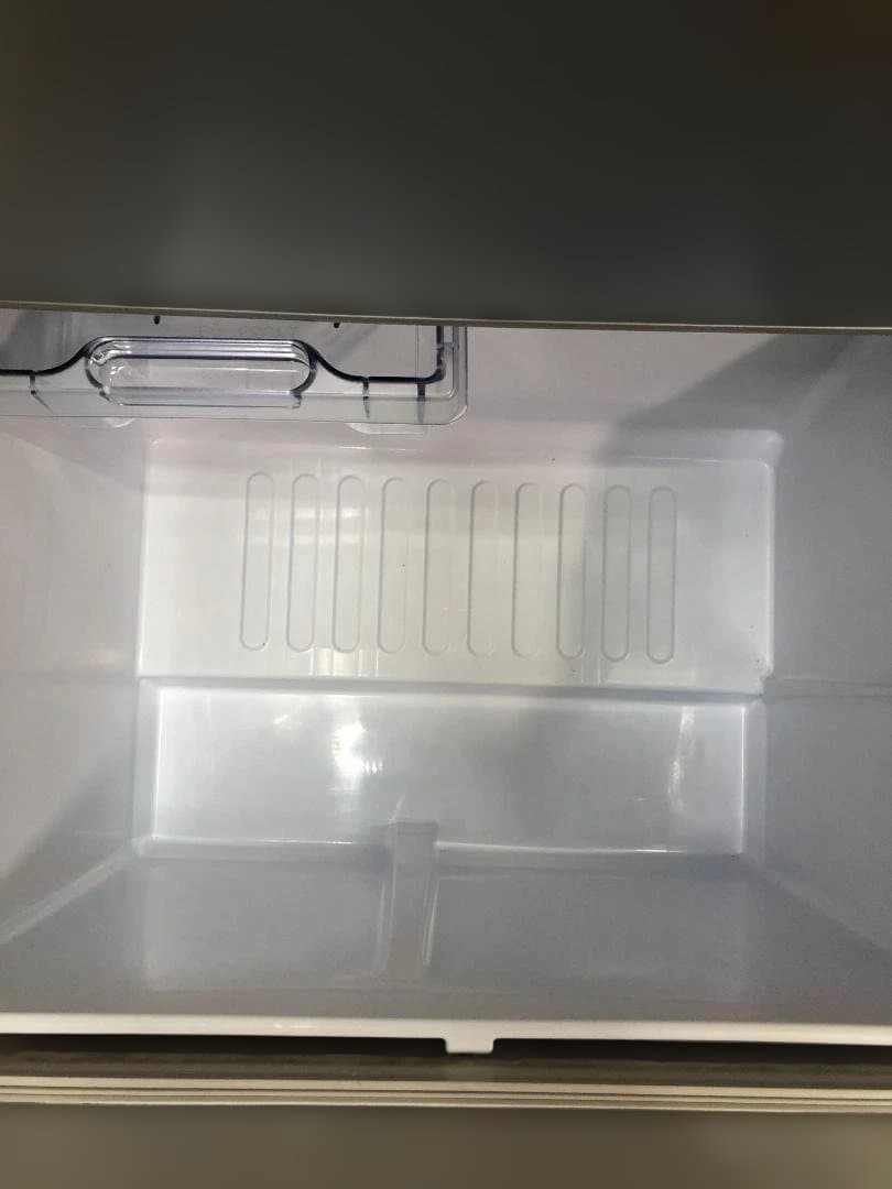 送料無料 美品 シャープ 冷蔵庫 2022年製 SJ-W356J 251123