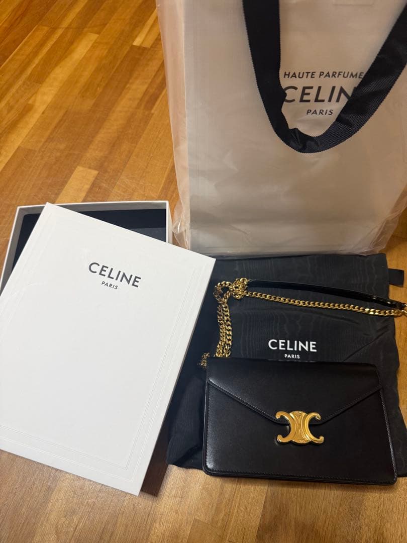 LINE セリーヌ トリオンフ チェーンウォレット ブラック 黒