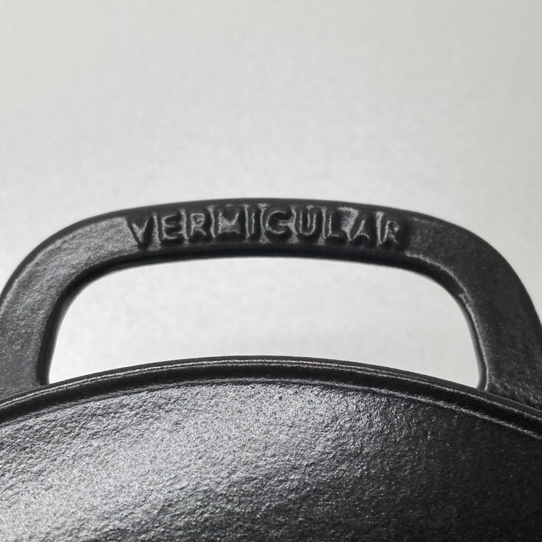 美品　VERMICULAR バーミキュラ　鋳物ホーロー鍋　オーブンポット2