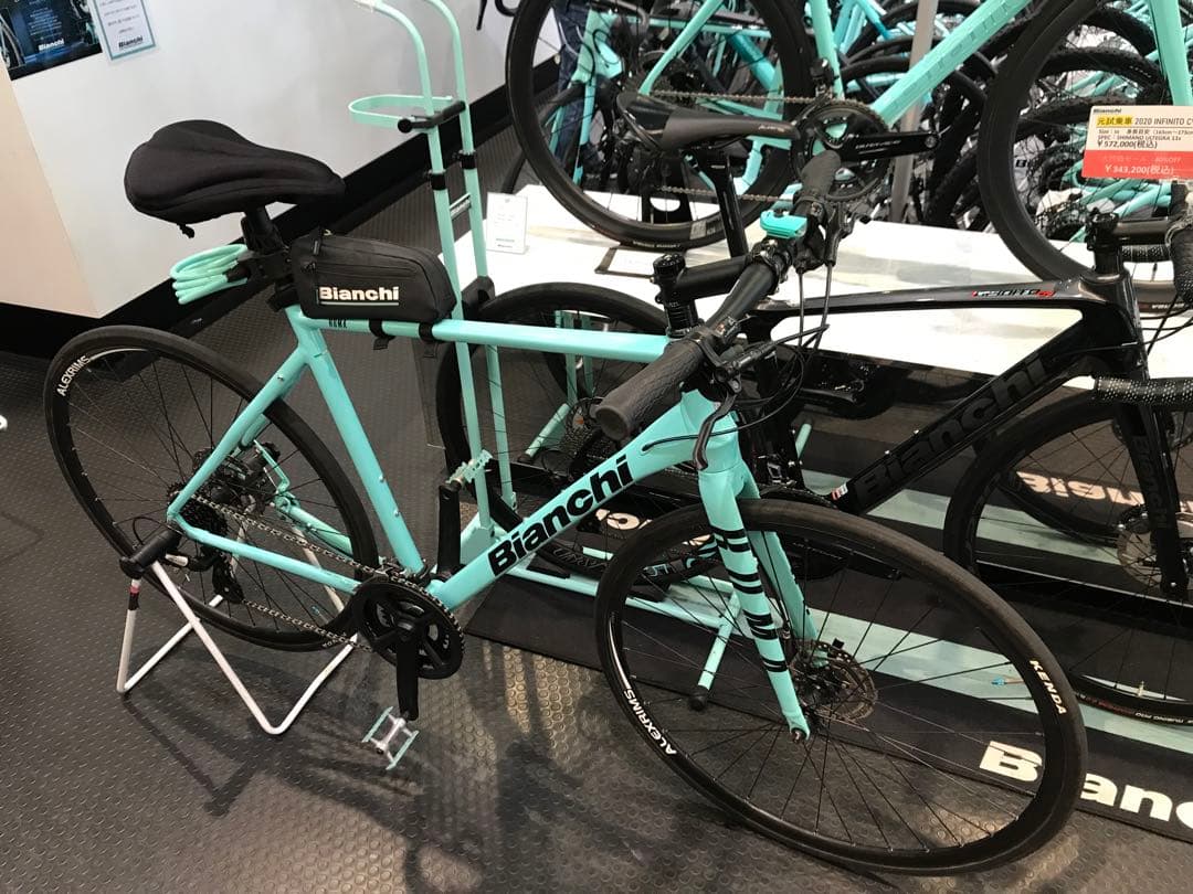 2021年モデル　ビアンキ　クロスバイクROMA3 SHIMANO