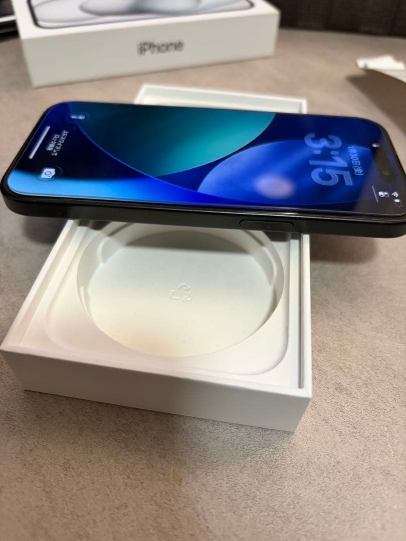 iPhone 15 128GB ブラック　SIMフリー