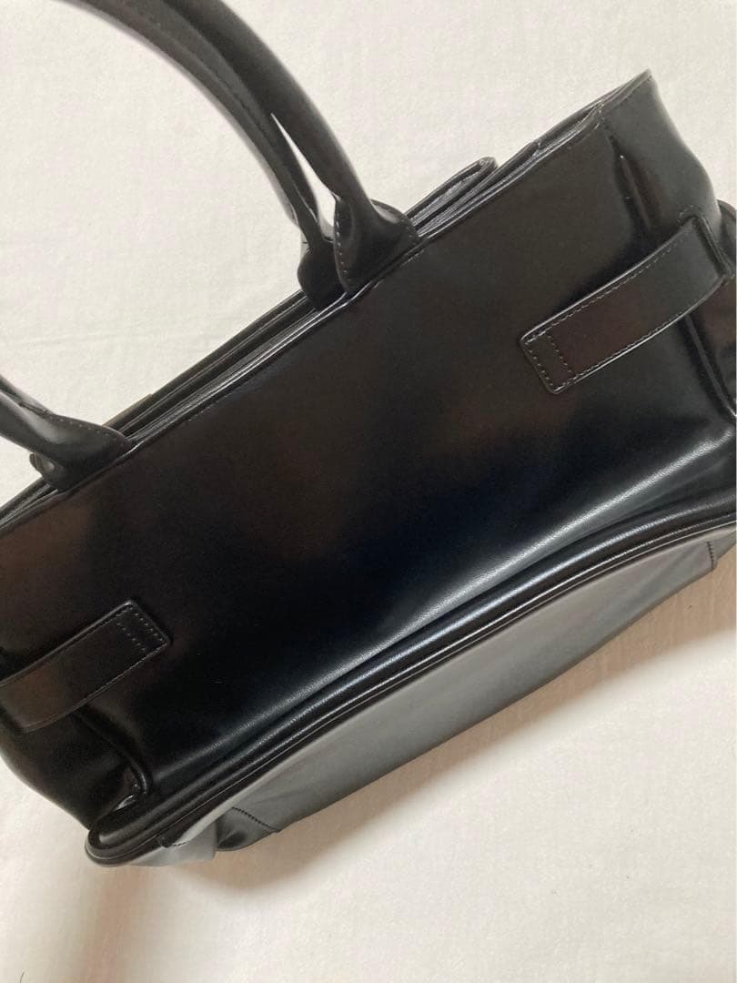 ✨ 状態良好✨OSOI 黒 ハンドバッグ 鍵付き