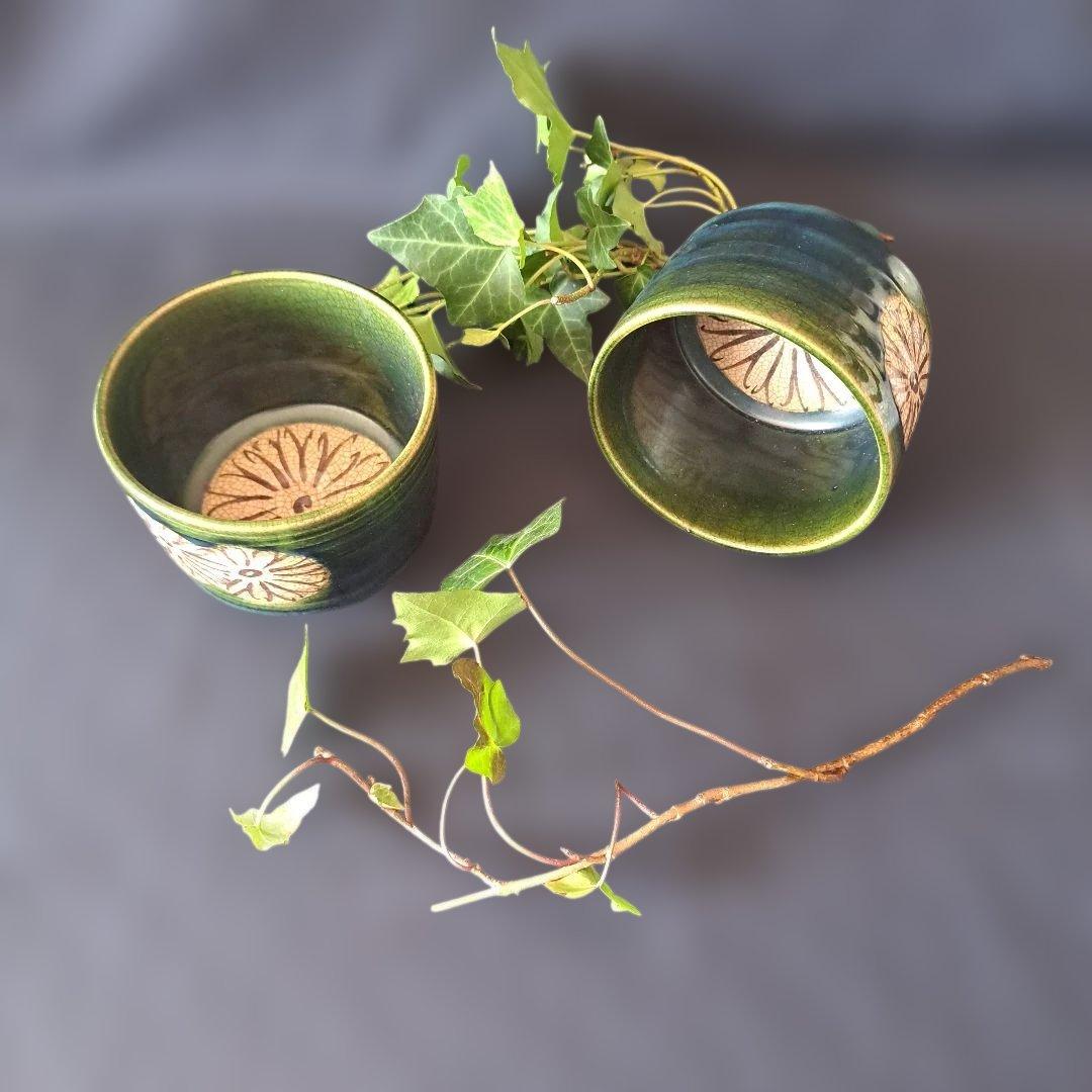 「菊花に、織部(おりべ)の深い緑」京焼き向付(直径9.5cm) 2客セット　骨董