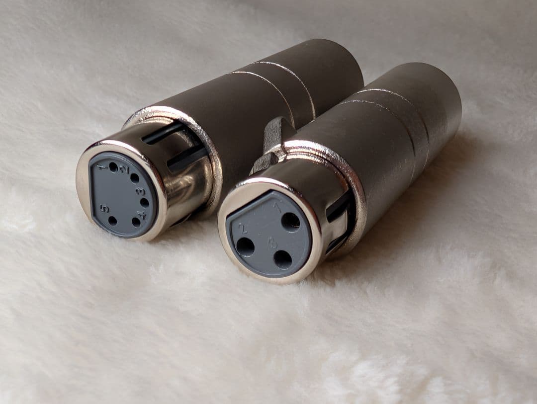 ①American DJ PAR Z100 3K スポットライト