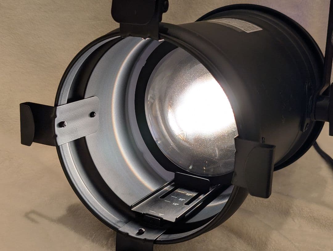 ①American DJ PAR Z100 3K スポットライト