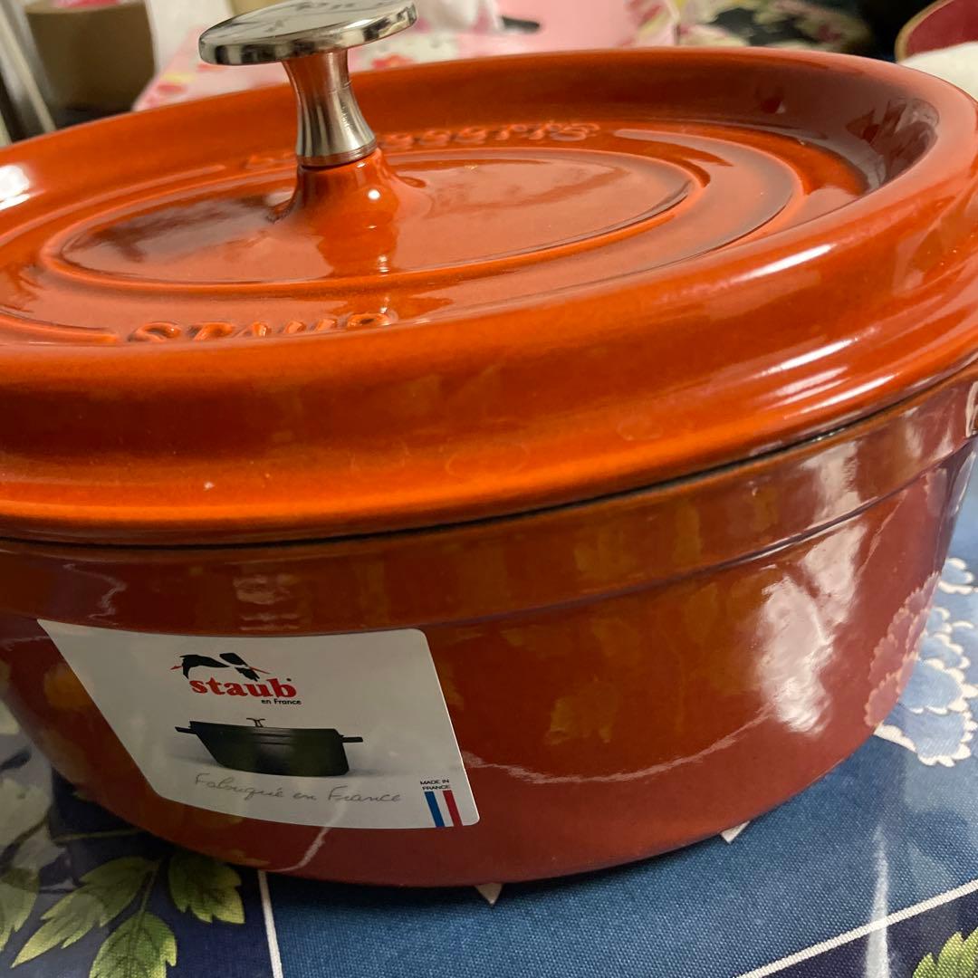 桶桶様、staub 両手鍋 9インチ フランス製新品、箱、取説有り