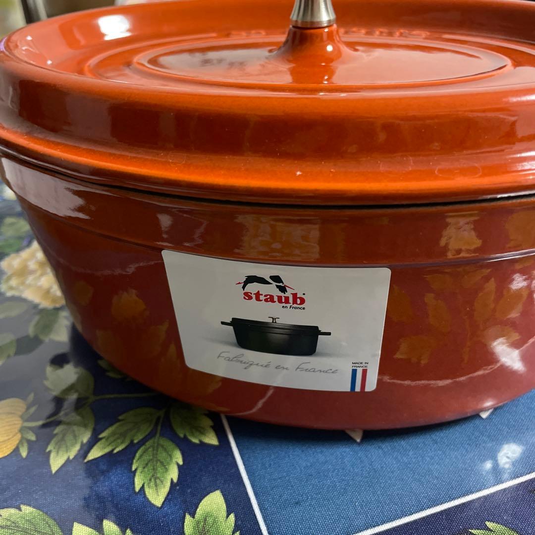 桶桶様、staub 両手鍋 9インチ フランス製新品、箱、取説有り