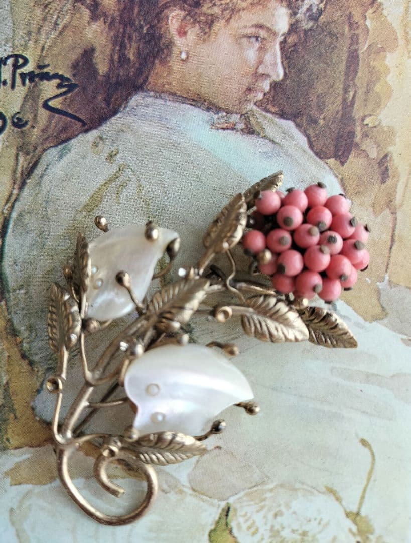 コーラルカボションの花 シェル 貝細工 ブローチ ヴィンテージと他2点