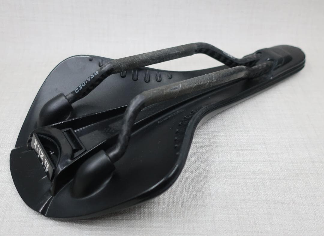 フィジーク Antares R1 Versus Evo サドル LARGE