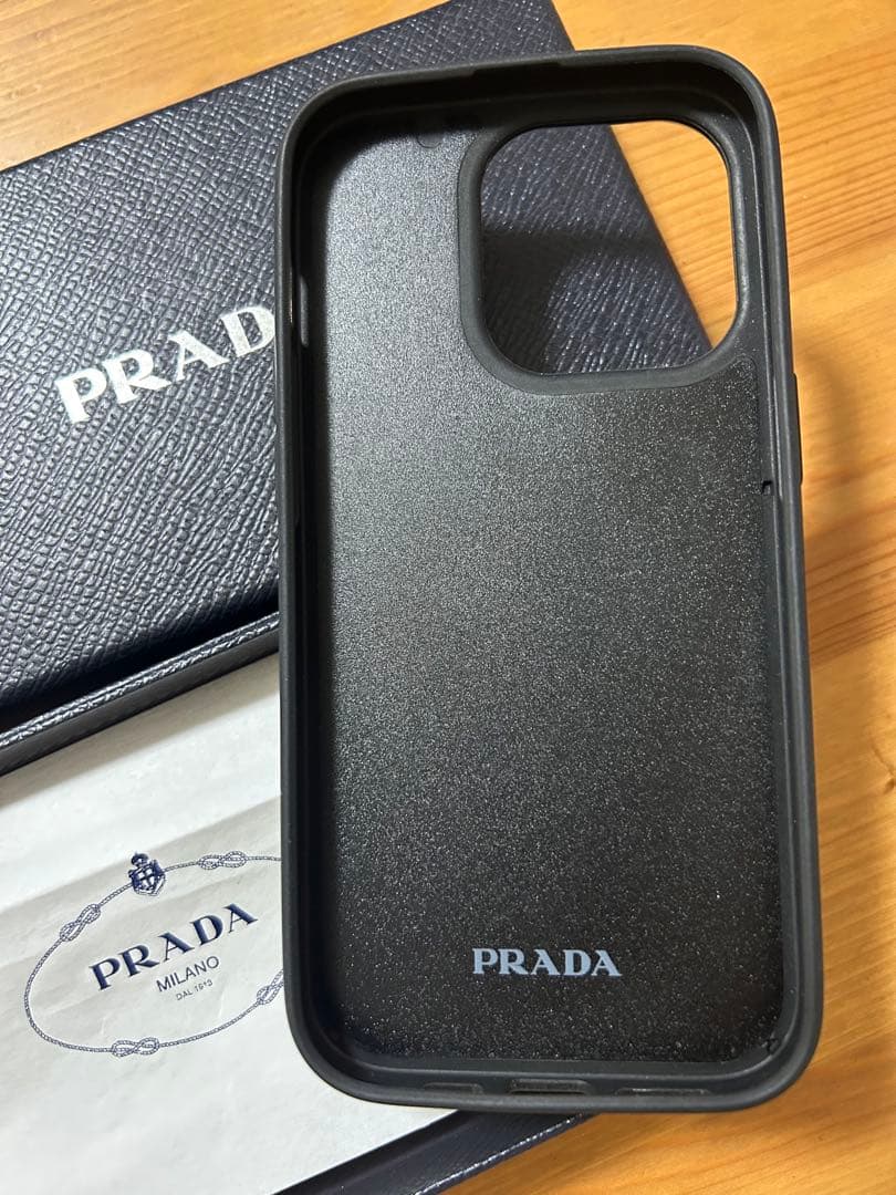 PRADA シアリング iPhone 14 Proファーケース