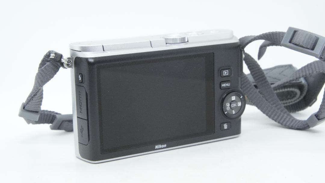 【Y3055】 Nikon 1 J3 シルバー 箱あり ニコン