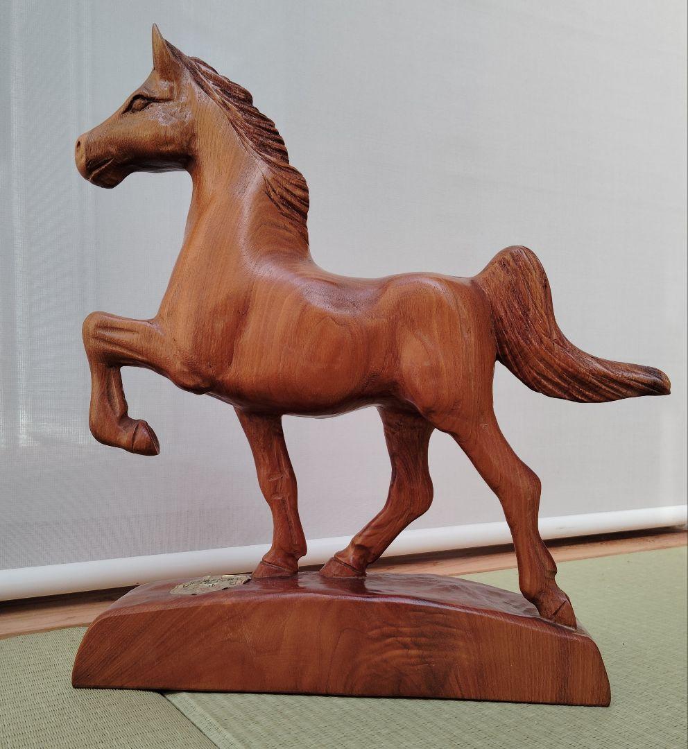 馬の木彫りの置物