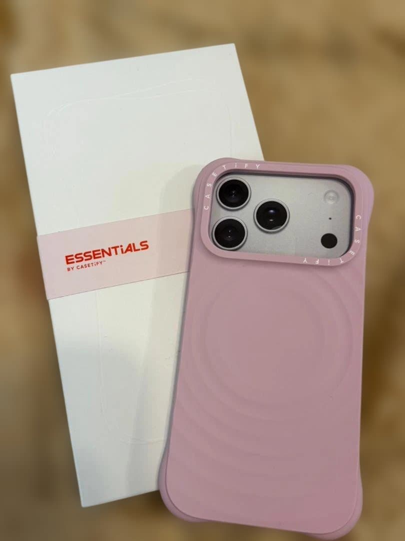 【美品】CASETiFY×Essentials iPhone17pro ケース