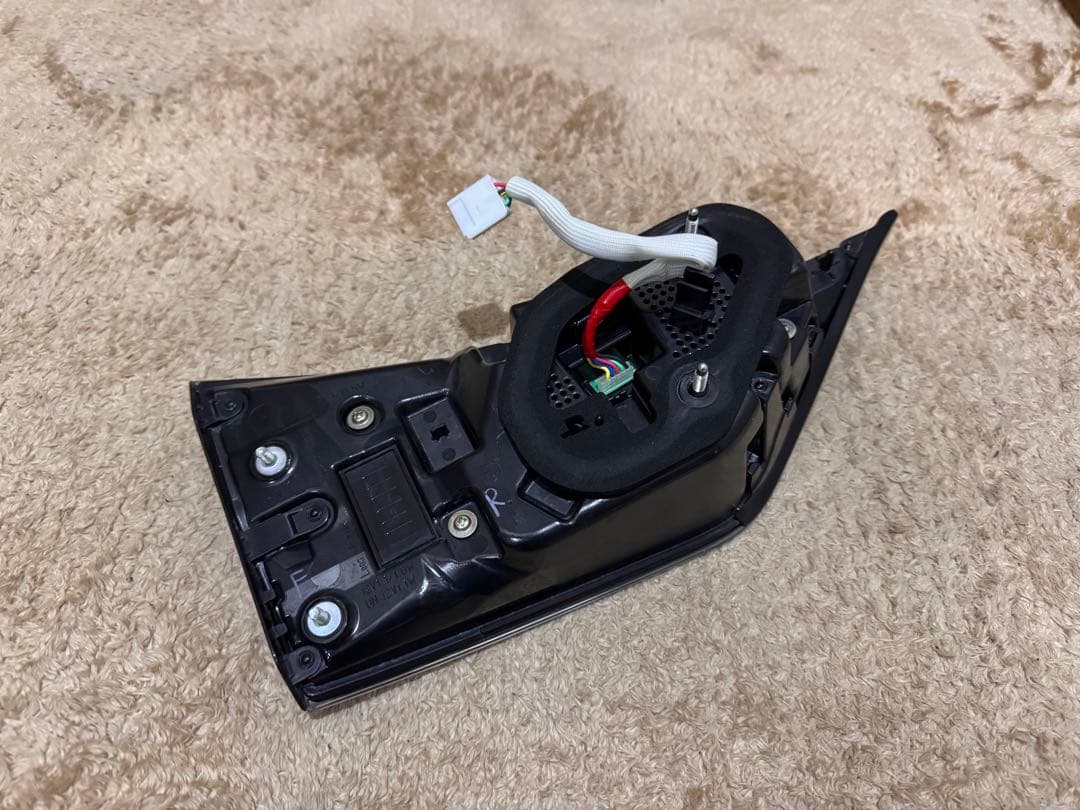 10系後期GS 純正テールランプ(VersionLにて使用)