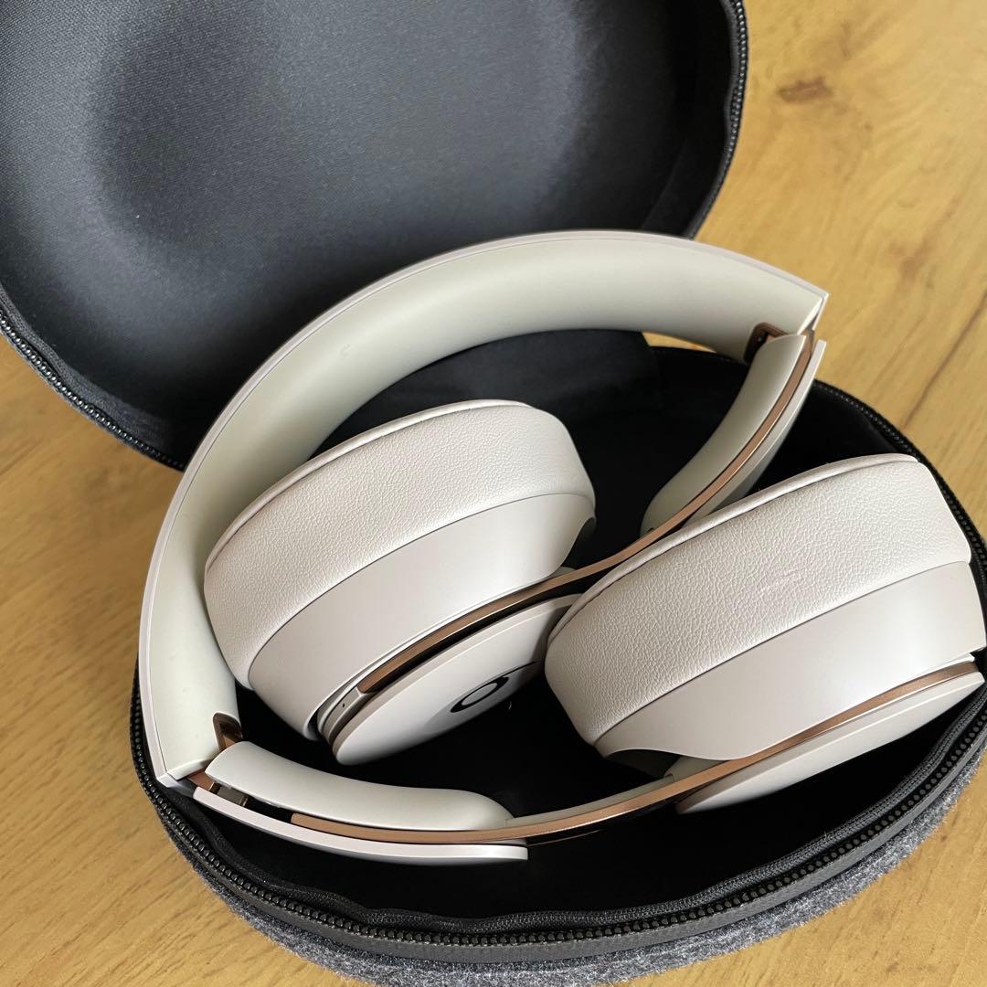 Beats Solo Pro ワイヤレスヘッドホン グレイ