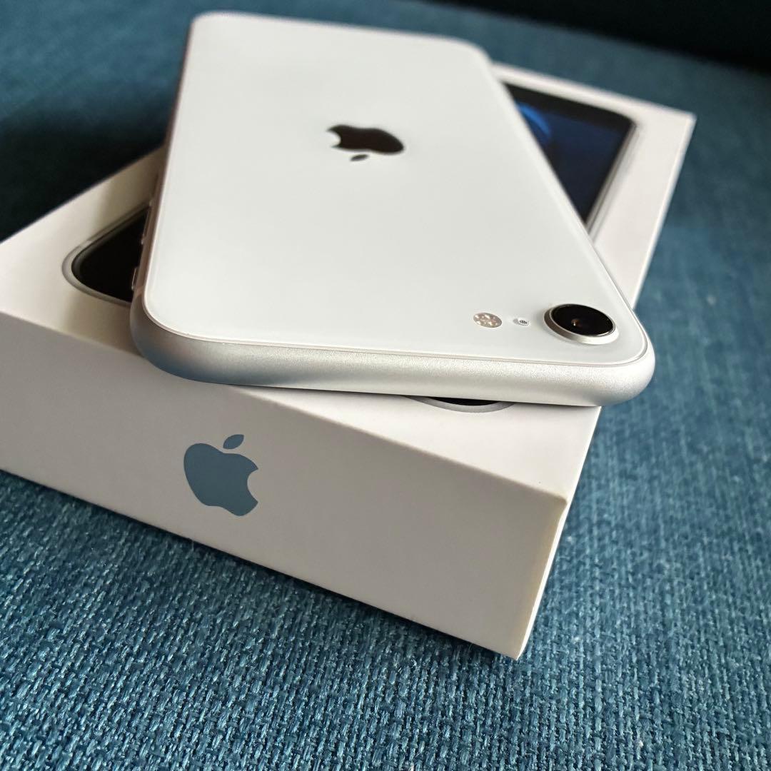 【美品】Apple iPhone SE 第2世代 ホワイト 本体
