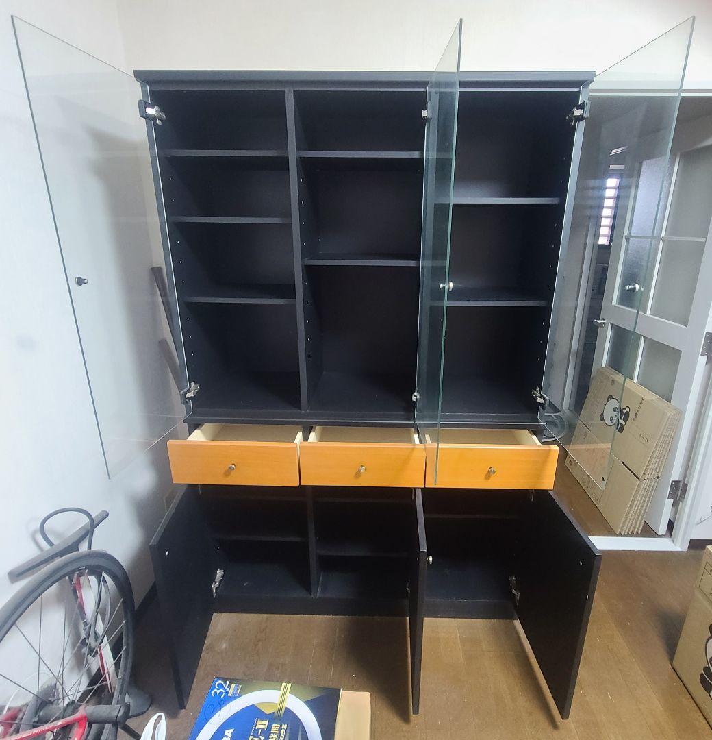 ガラス扉付きインテリア棚