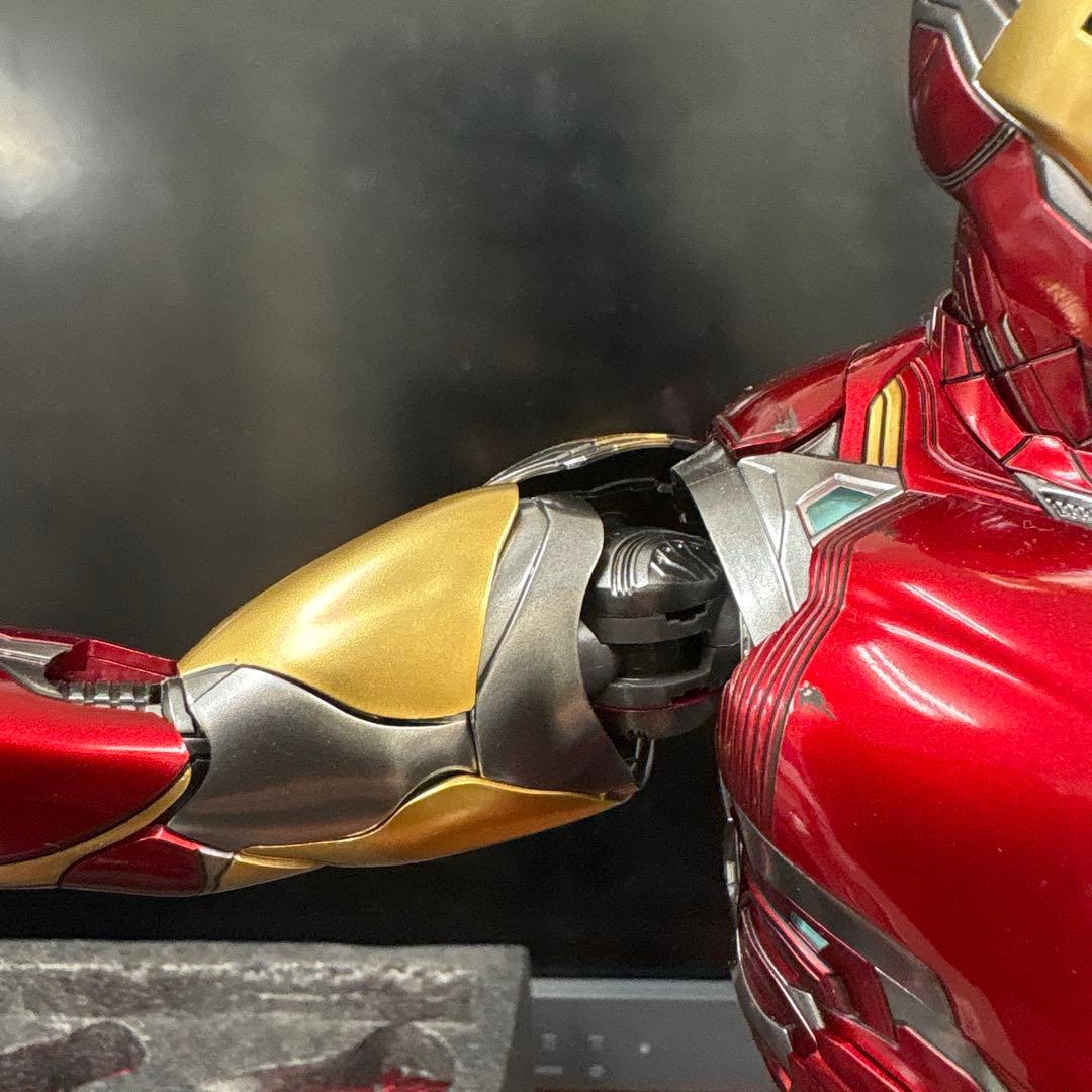 ホットトイズ　アイアンマン　マーク85（素顔はヴァリアントヘッド)