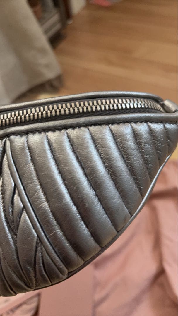 ⭐︎apple⭐︎ミュウミュウボディバック