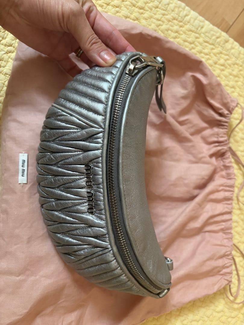 ⭐︎apple⭐︎ミュウミュウボディバック