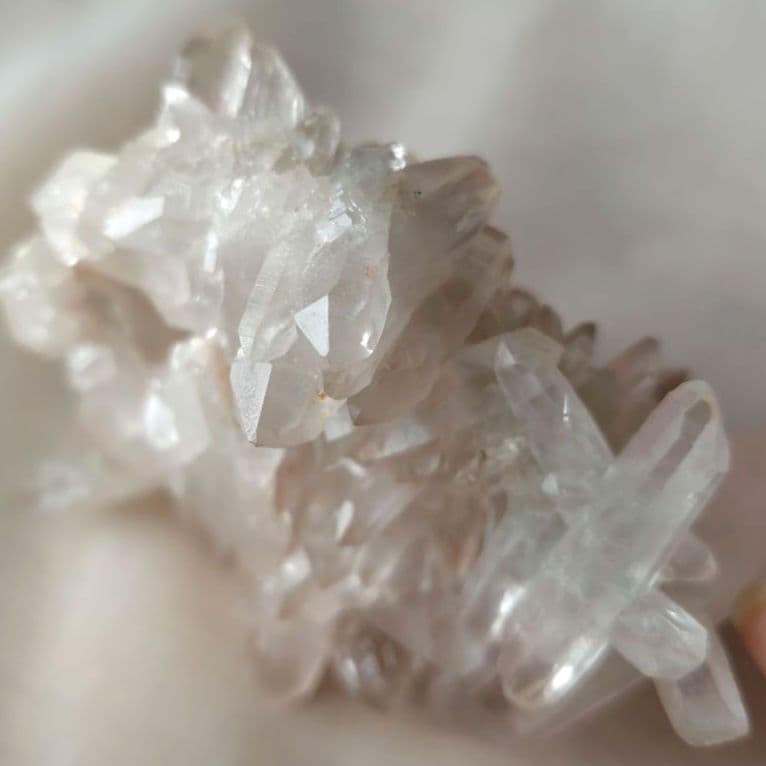 薔薇と棘＊虹入り マニカラン産ピンククォーツ&グリーンファントム DTクラスター