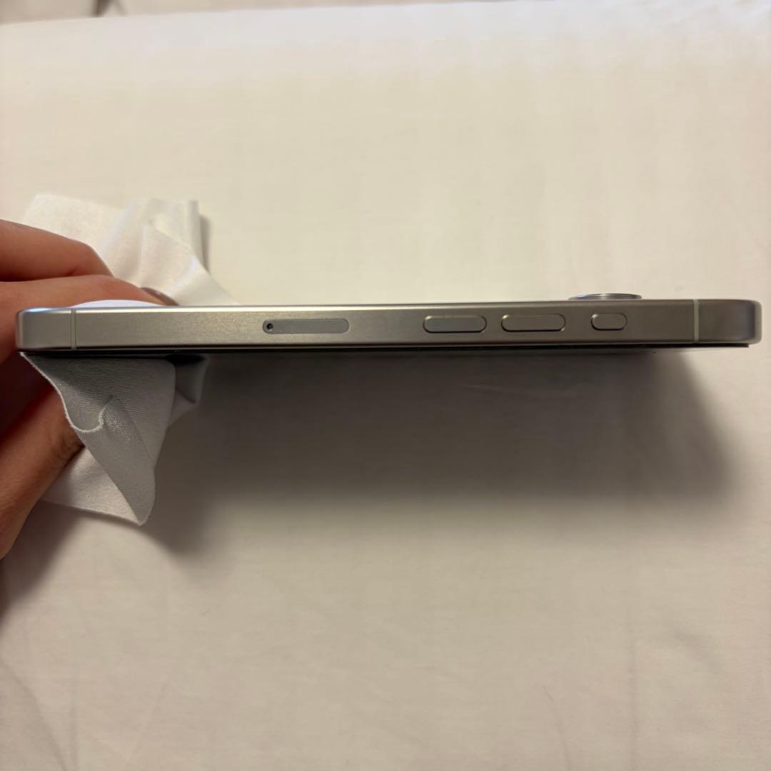 iPhone15 Pro 512GB ホワイト SIMフリー バッテリー87%