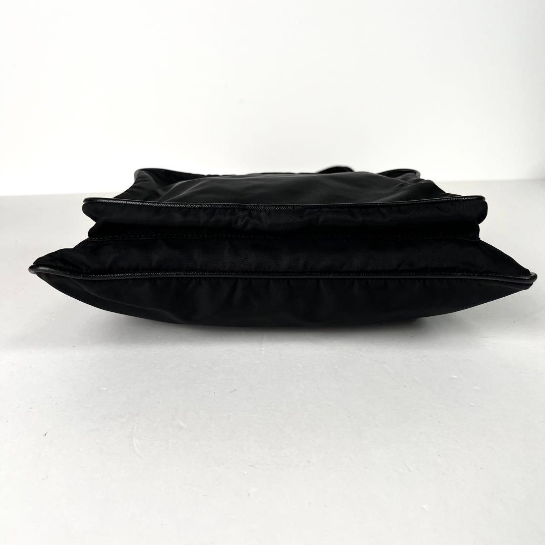 近年モデル PRADA プラダ ショルダーバッグ ナイロン レザー ブラック