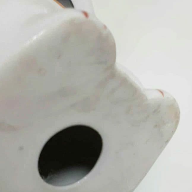 126 瀬戸焼 縁起物 赤絵 お祈り猫（大） 招き猫 陶器製 高さ約12cm