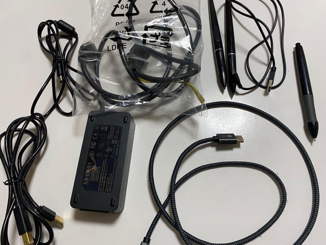 HUION　GT-191　19.5インチ　HD液晶タブレット