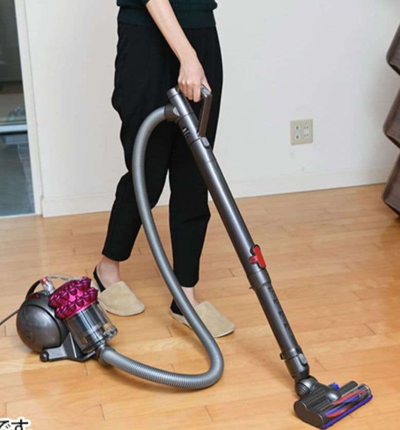 dyson DC63 掃除機　turbinehead 　付属品付　中古品　ピンク
