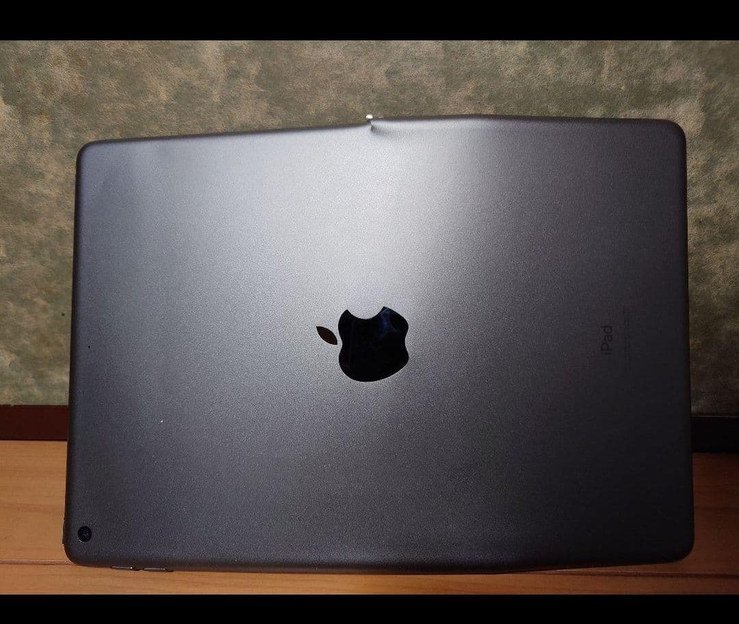 ① ジャンク品　アイパッド　9 世代　10.2 Wi-Fi