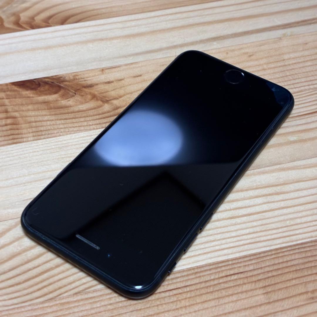 k*a様 バッテリー新品　iPhoneSE第3世代64GB SIMフリー　美品