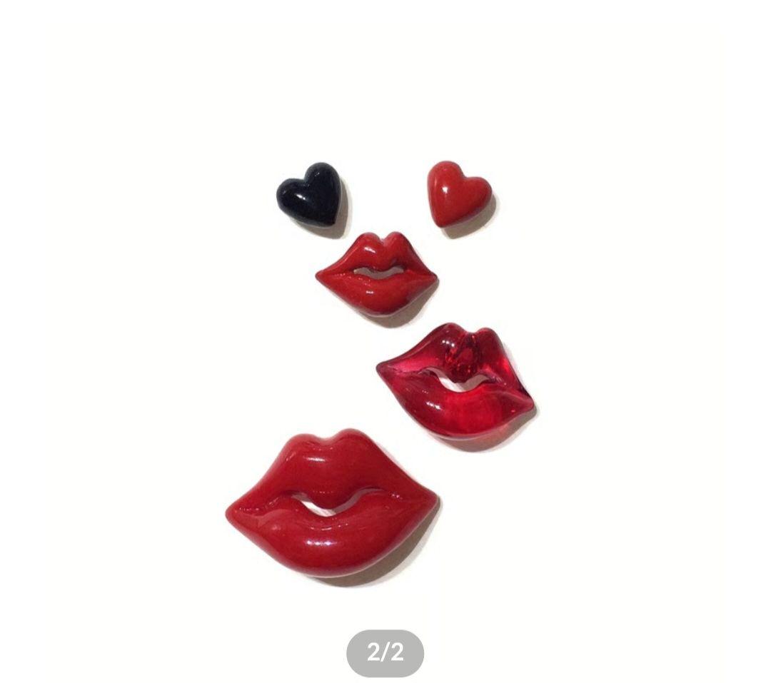 【ひかり様】THROW A KISS　ピアス　2個セット　唇　リップ