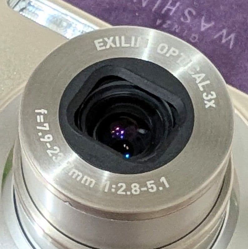 美品 動作確認済 CASIO EX-Z1050 デジカメ 付属品多数 ゴールド