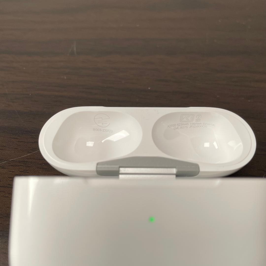 ②AirPods Pro 第2世代 A2698 Lightningタイプ