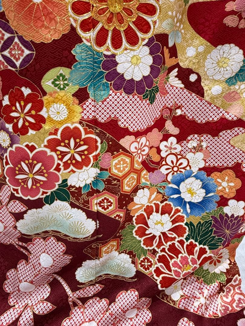 三越取扱 吉澤織物 [田中優子の世界]振袖 未仕立 定価70万 正絹 赤地古典柄